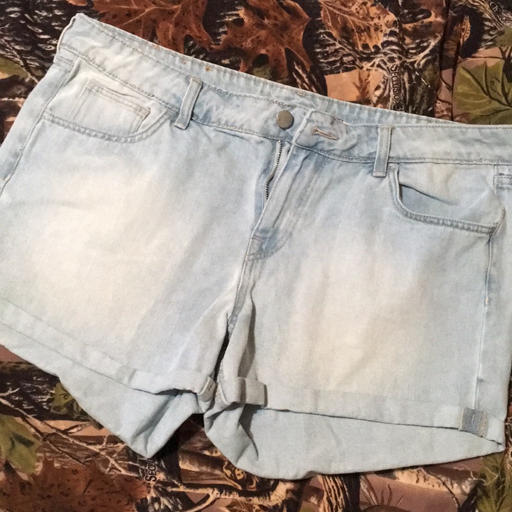 H&M cuffed jean shorts size 12